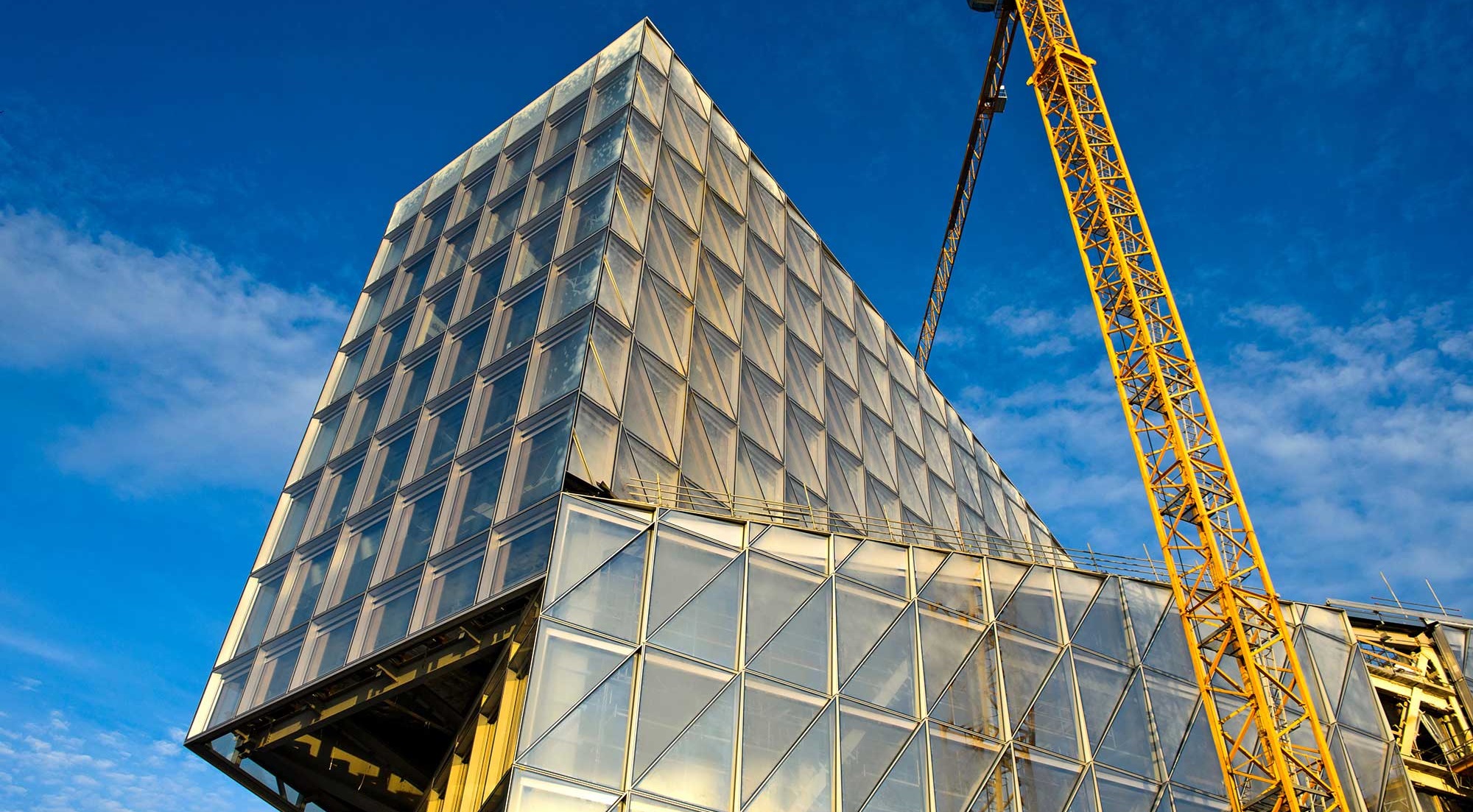 Japan Tobacco International 30,000 sqm, Floor Deck